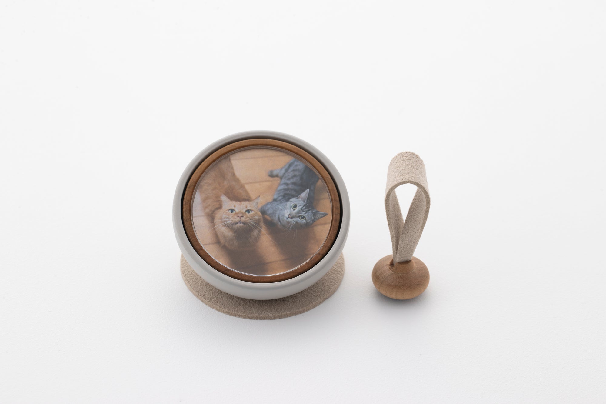 Tailo pet memorial bell in Cream featuring a photo of two cats